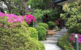 Hananobou Kinkakuji-Michi